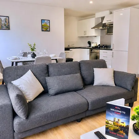Location 2 Bed Right In Centre - Disabled Access Apartment *