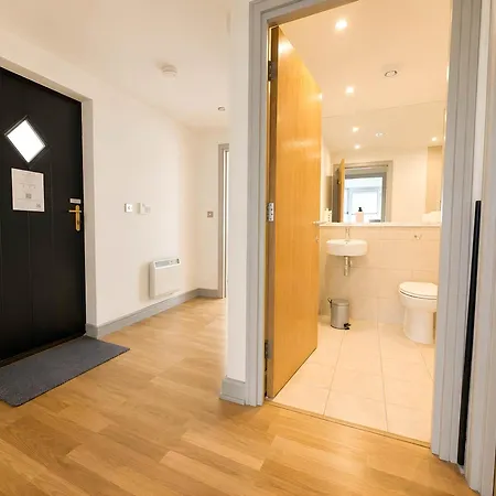 Location 2 Bed Right In Centre - Disabled Access Apartment