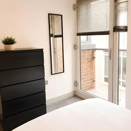 Apartment Location 2 Bed Right In Centre - Disabled Access *