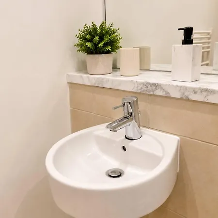 Location 2 Bed Right In Centre - Disabled Access York