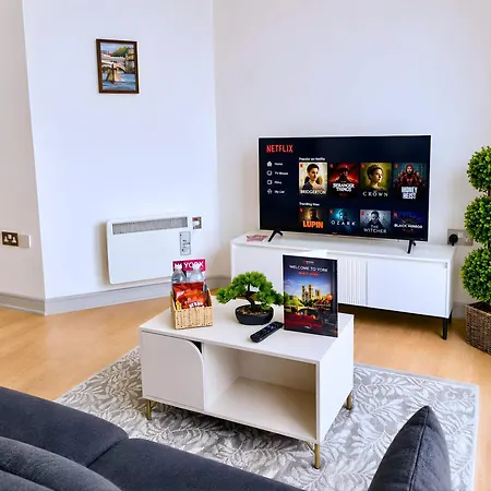 Location 2 Bed Right In Centre - Disabled Access Apartment