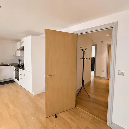 Apartment Location 2 Bed Right In Centre - Disabled Access *