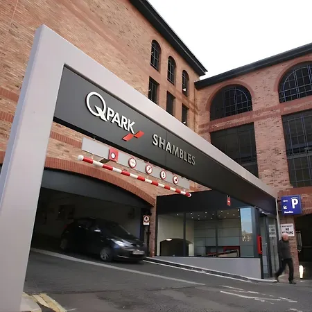 Location 2 Bed Right In Centre - Disabled Access *